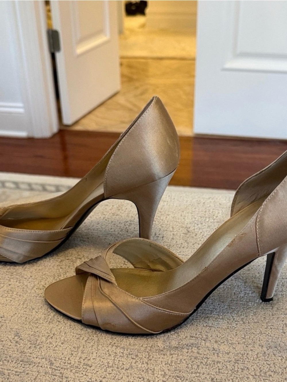 Nine West Champagne Satin Heels 9.5 Wedding Bridesmaid Peep Toe Pumps